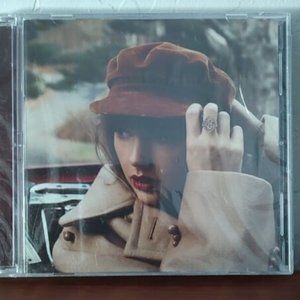 NWT SEALED TAYLOR SWIFT RED (TAYLOR'S VERSION) CD